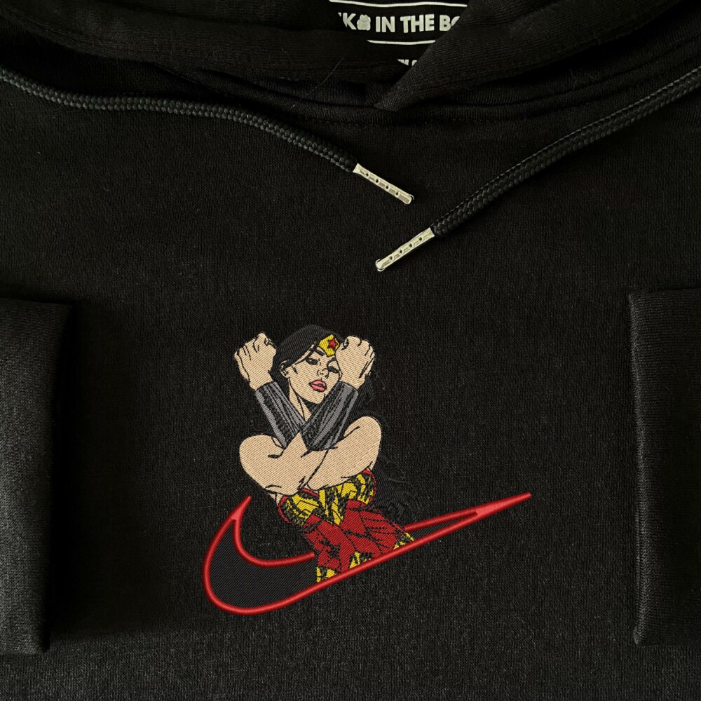 Wonder Woman Embroidered Hoodie Black (4)