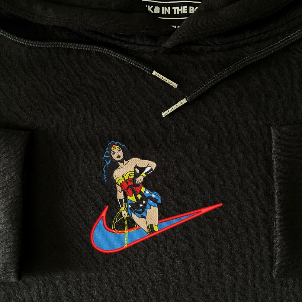 Golden Age Wonder Woman Embroidered Hoodie Black (3)