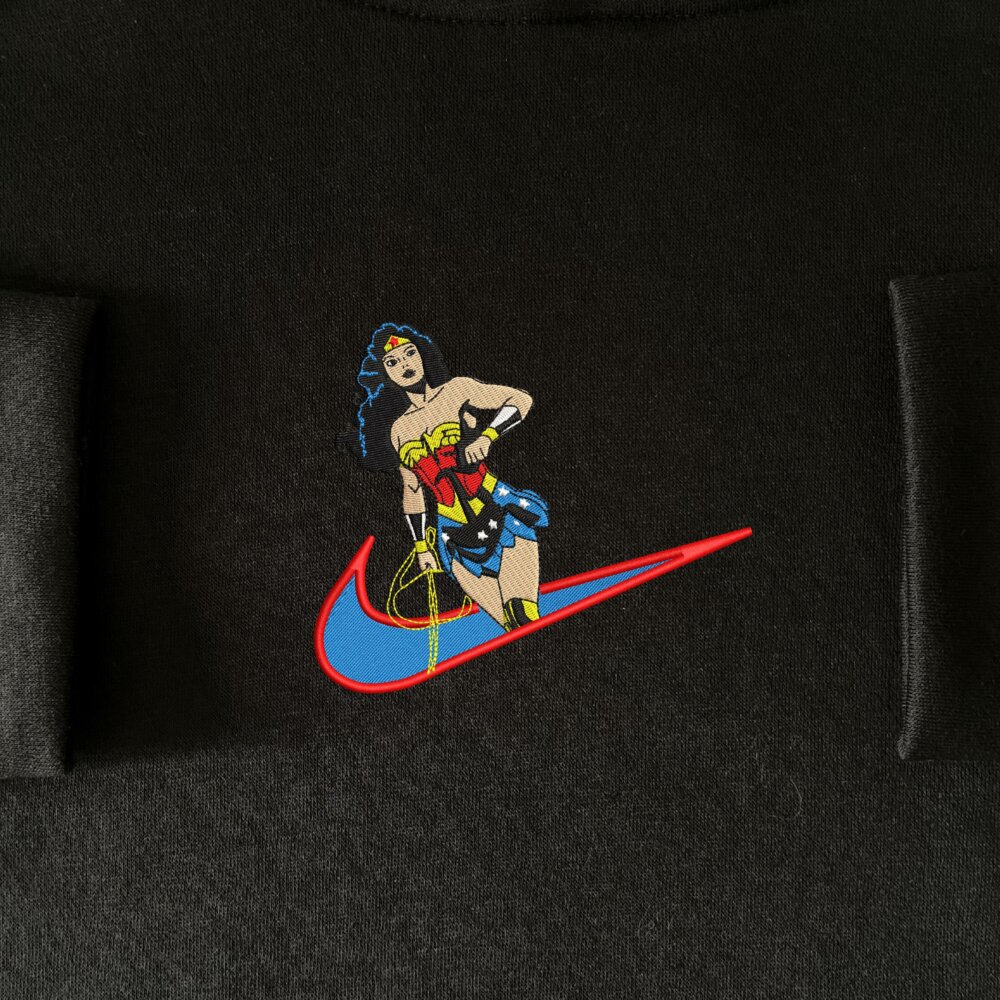 Golden Age Wonder Woman Embroidered Hoodie Black (4)