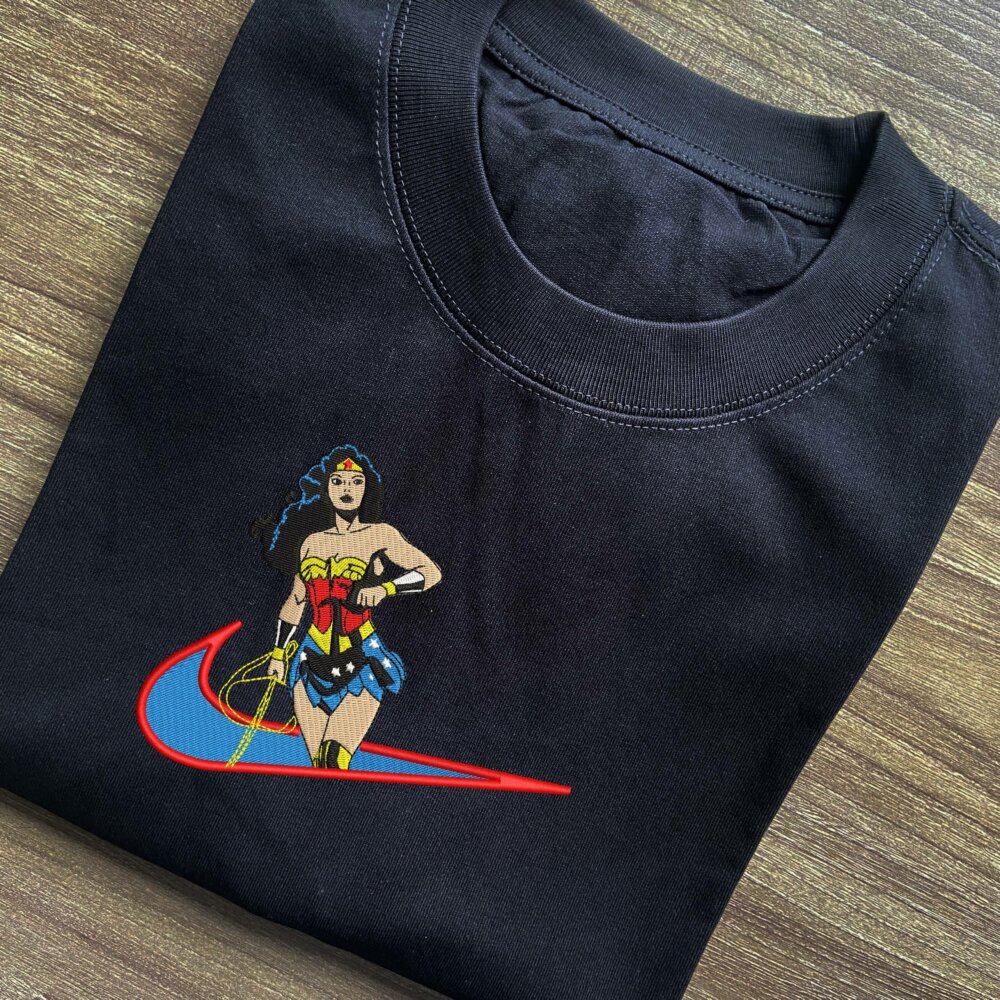 Golden Age Wonder Woman Embroidered T shirt (1)