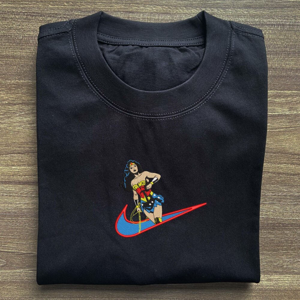 Golden Age Wonder Woman Embroidered T shirt (2)