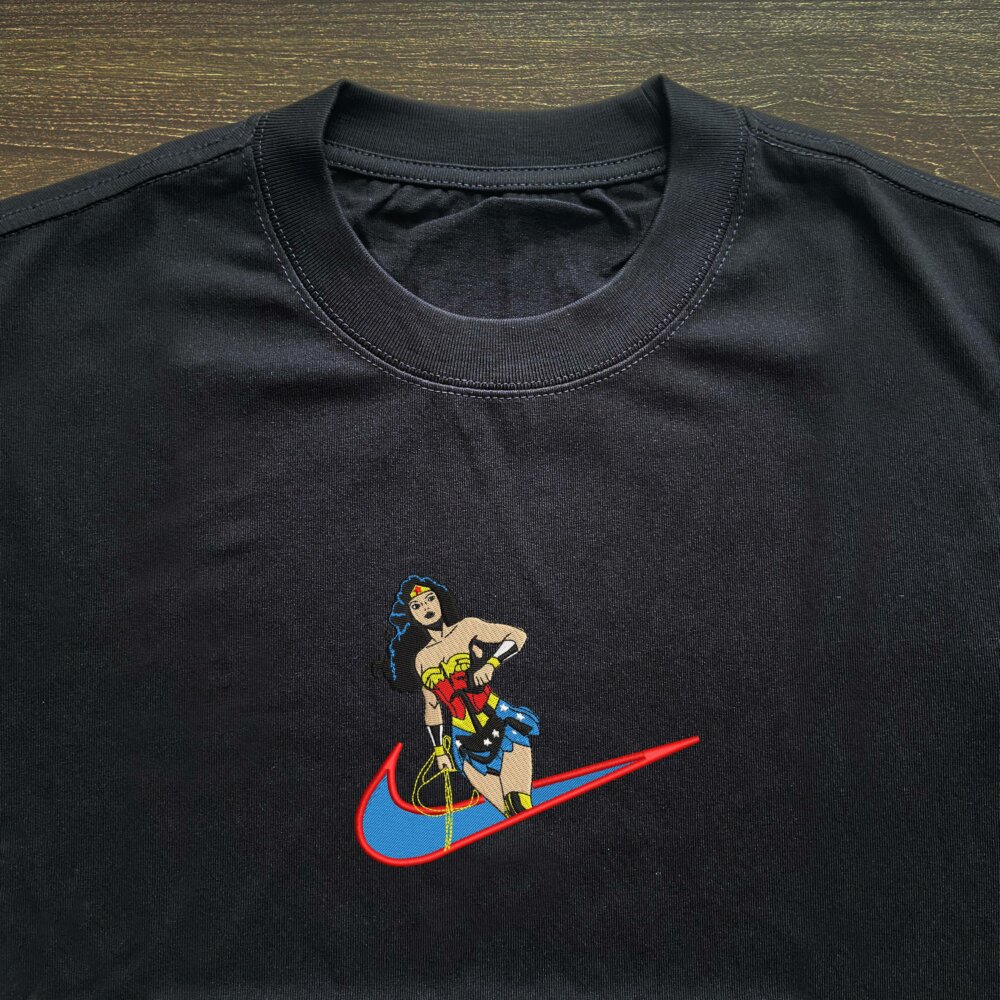 Golden Age Wonder Woman Embroidered T shirt (3)